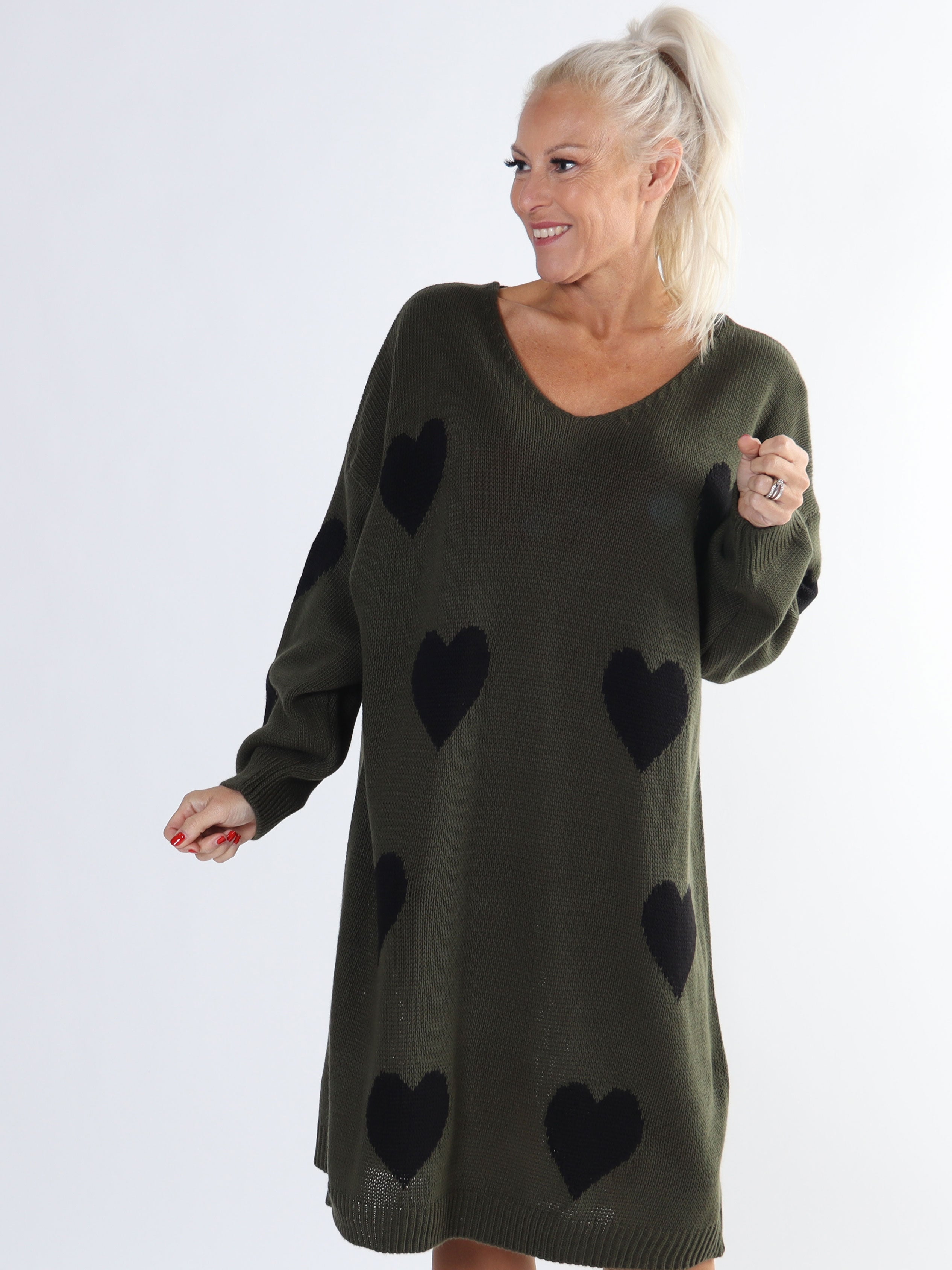 Lela - Plus size strikkjole med hjerter